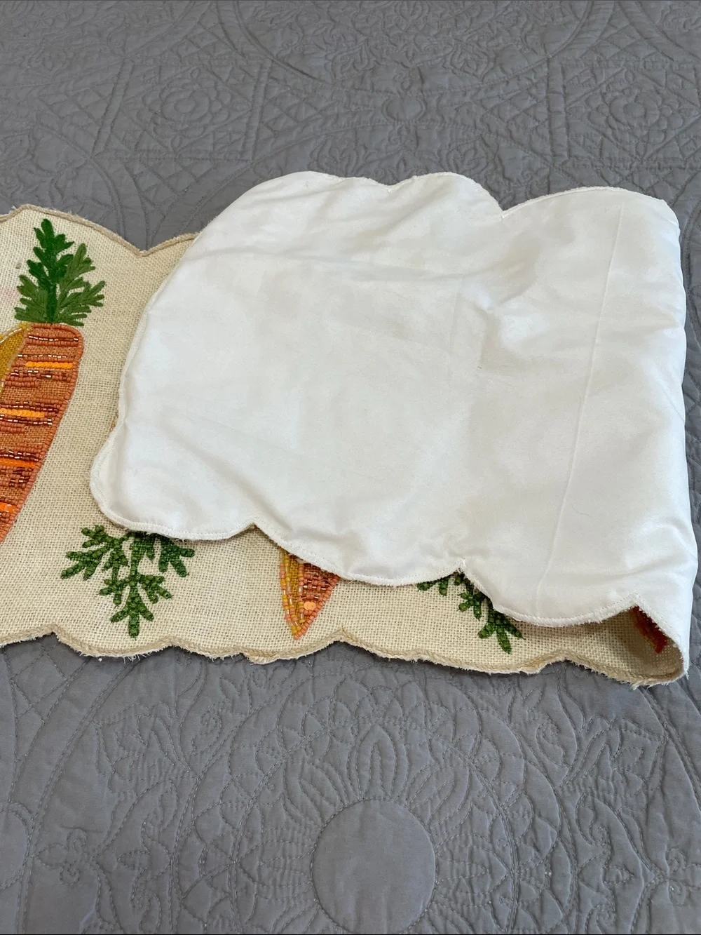 Easter table runner - Picture 7 of 12